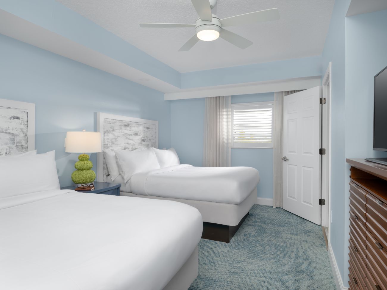 Bedroom, 2 Queens (1- or 2-Bedroom Villa)